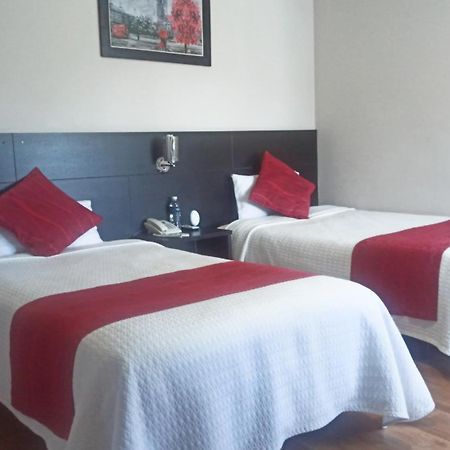 Hotel Versailles Ambato Esterno foto