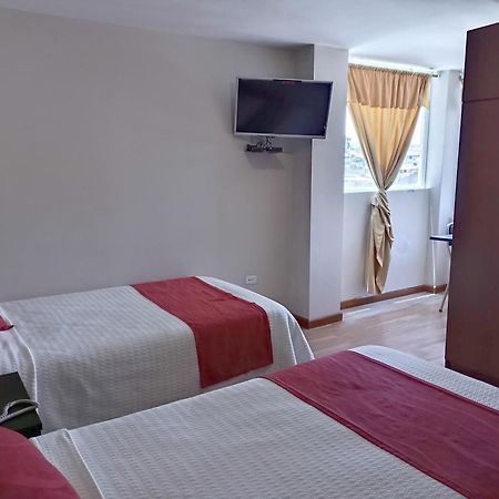 Hotel Versailles Ambato Esterno foto