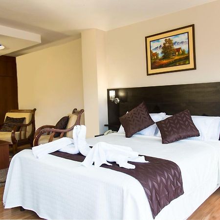 Hotel Versailles Ambato Esterno foto