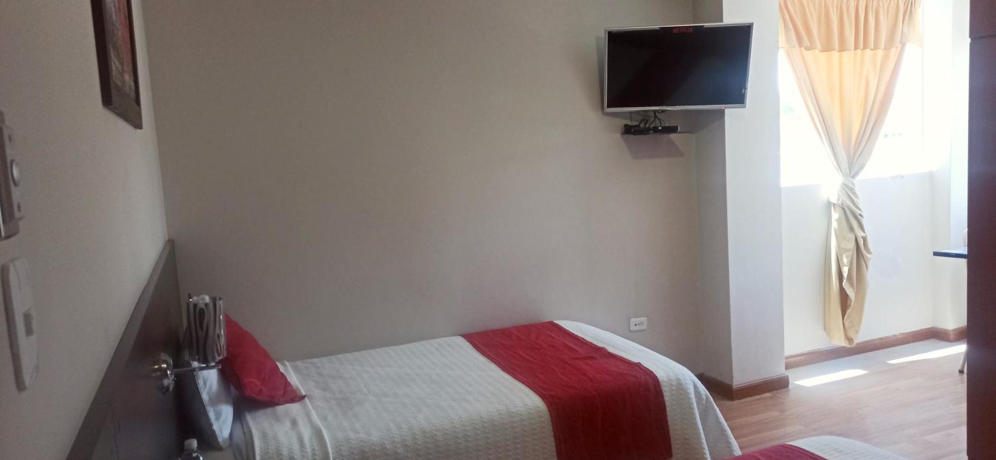 Hotel Versailles Ambato Esterno foto