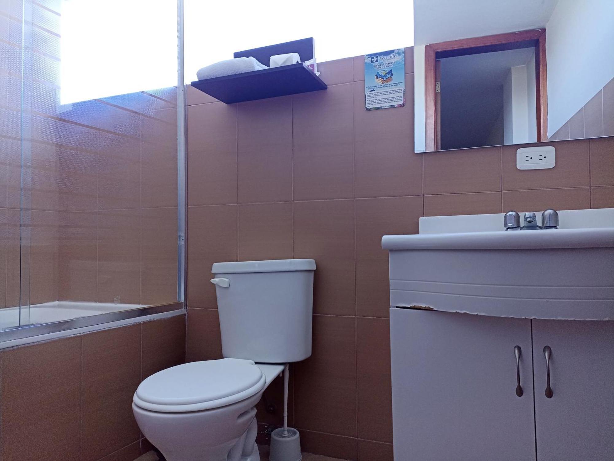 Hotel Versailles Ambato Esterno foto