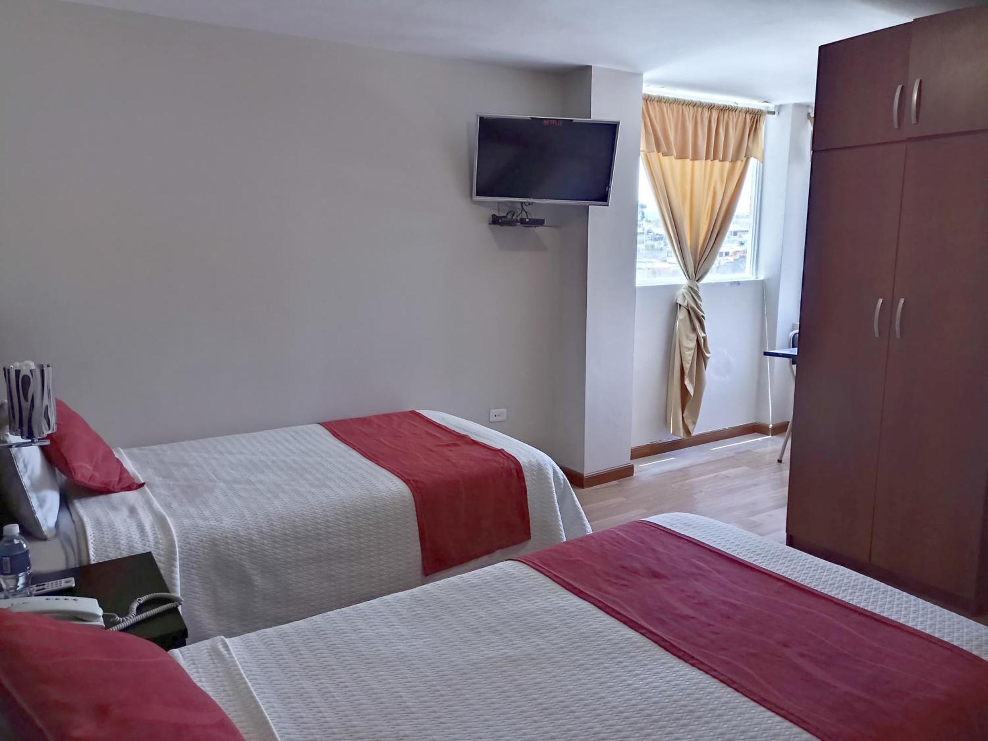Hotel Versailles Ambato Esterno foto