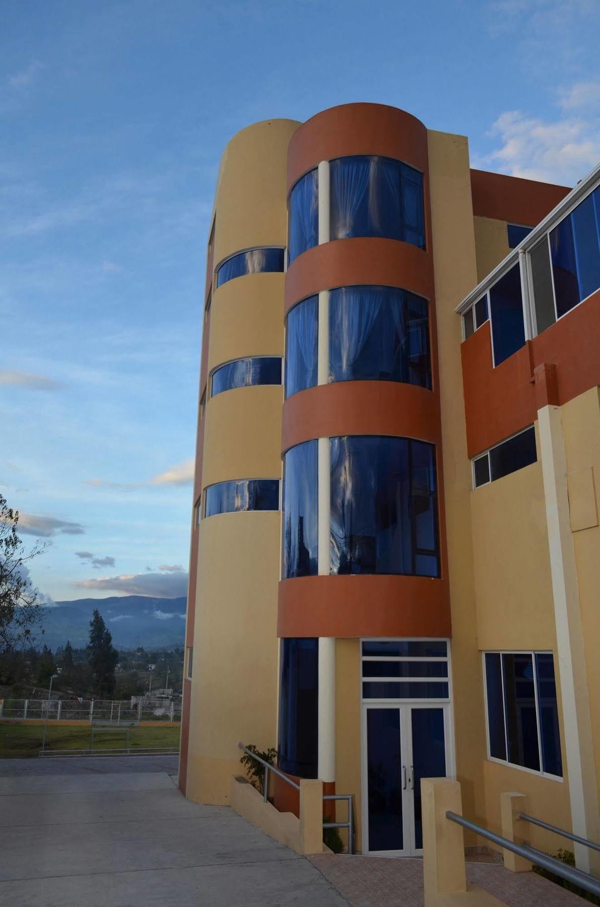 Hotel Versailles Ambato Esterno foto