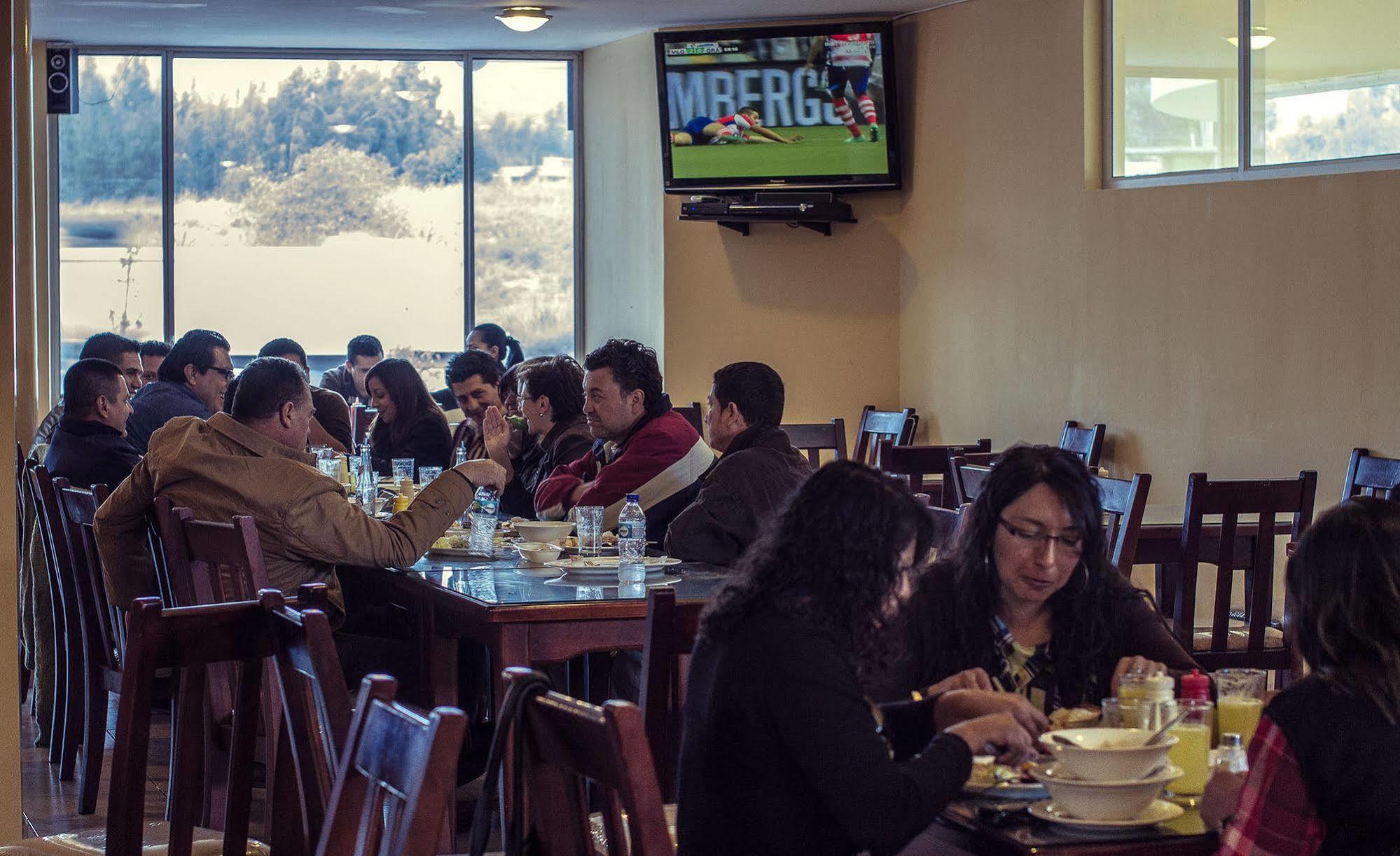 Hotel Versailles Ambato Esterno foto