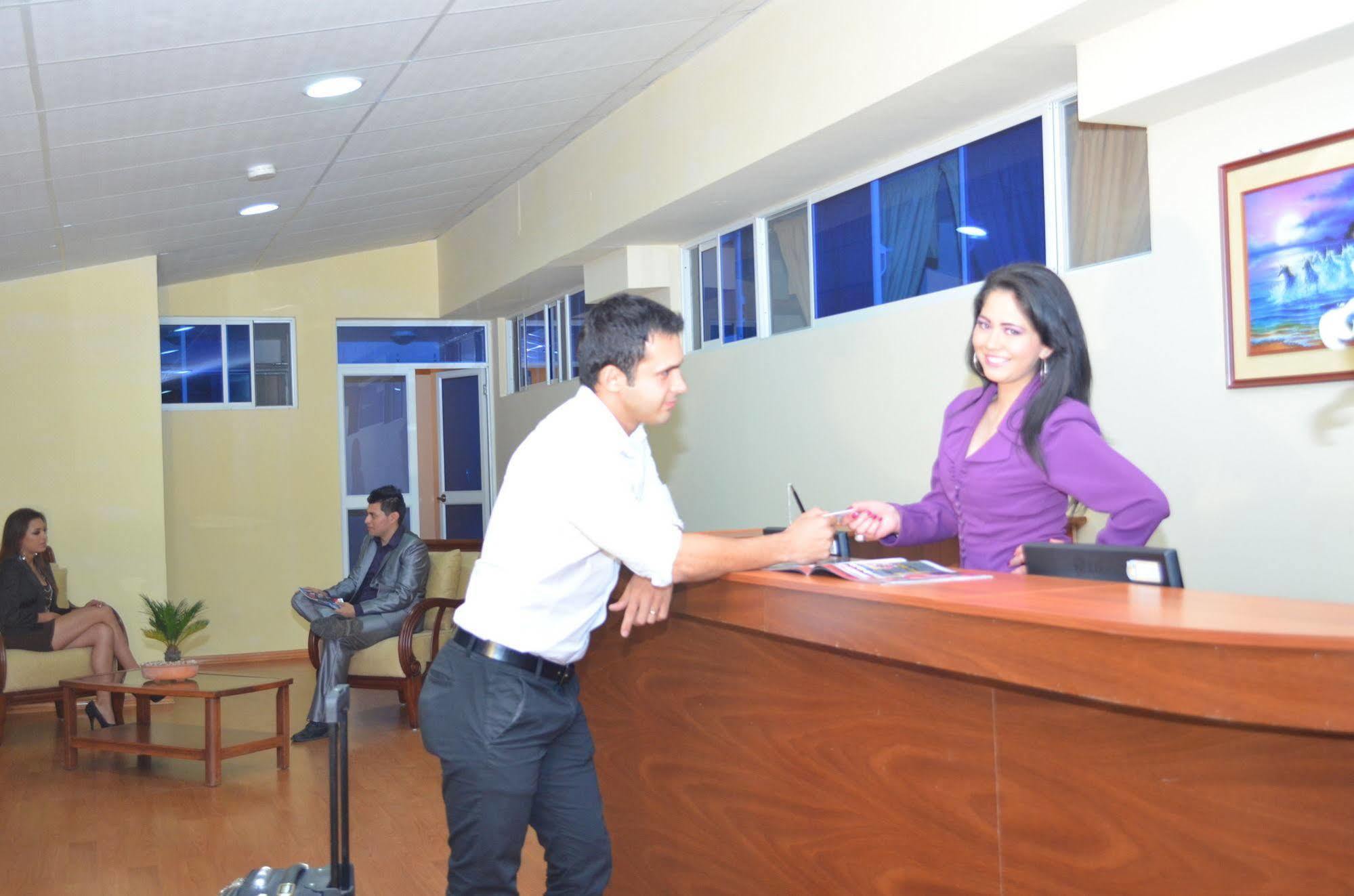 Hotel Versailles Ambato Esterno foto