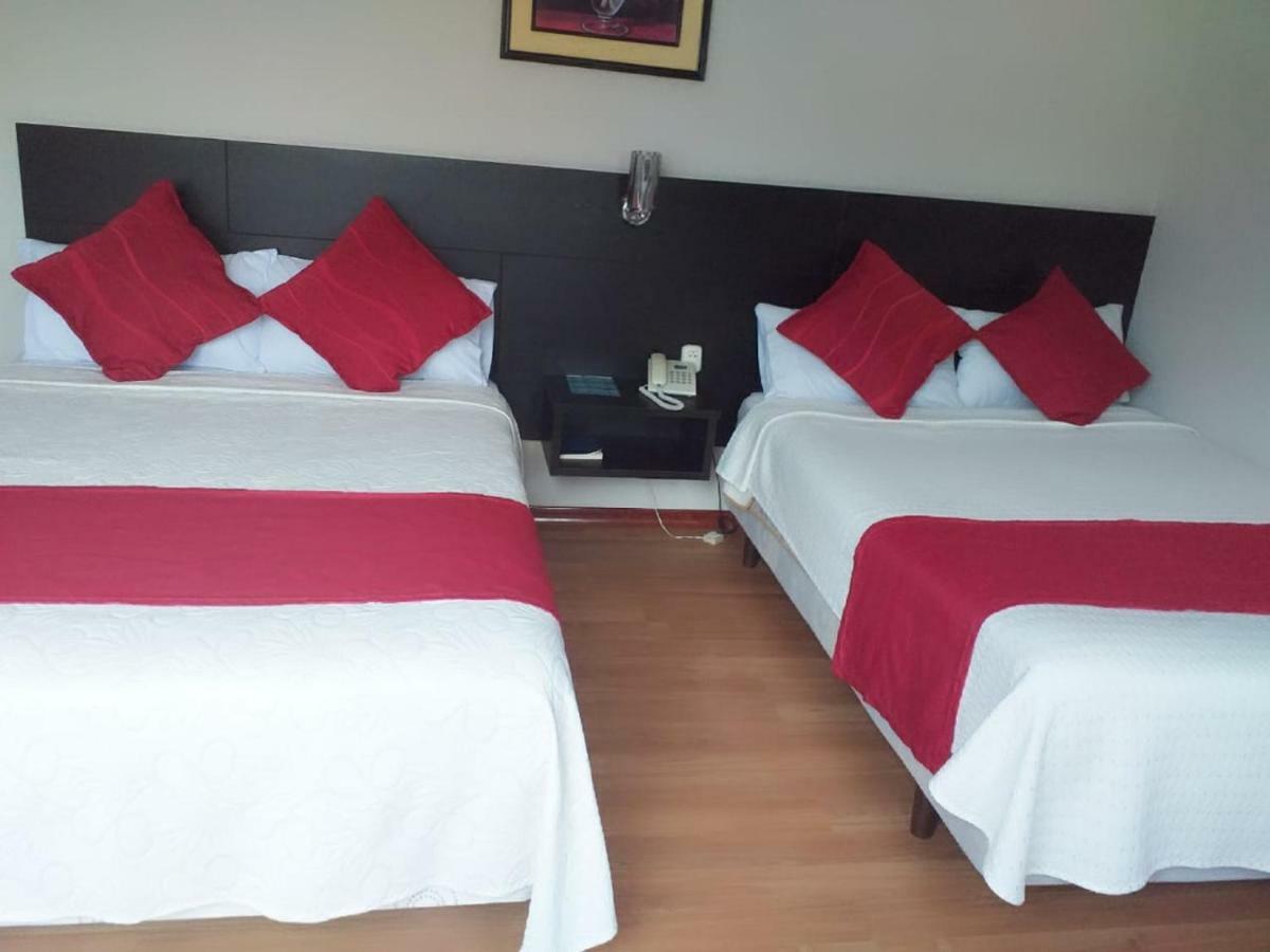 Hotel Versailles Ambato Esterno foto