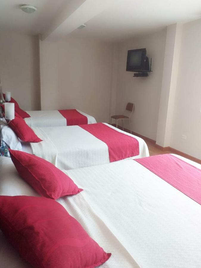 Hotel Versailles Ambato Esterno foto