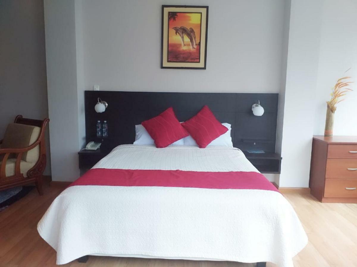 Hotel Versailles Ambato Esterno foto